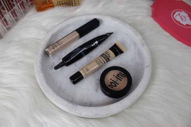 concealer, flatlay, clean, benefit cosmetics, it cosmetics, nars, maybelline, acne