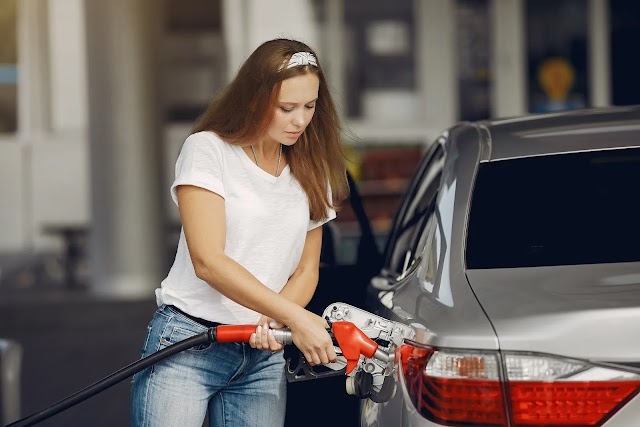 Explore the key differences between electric and petrol cars