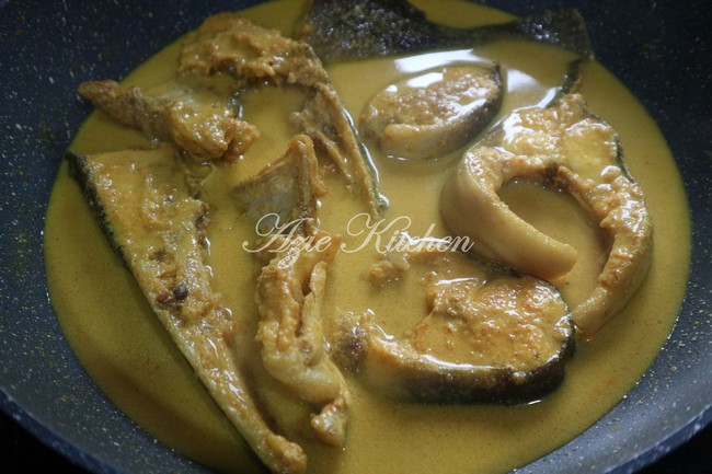 Ikan Baung Masak Lemak Cili Api - Azie Kitchen