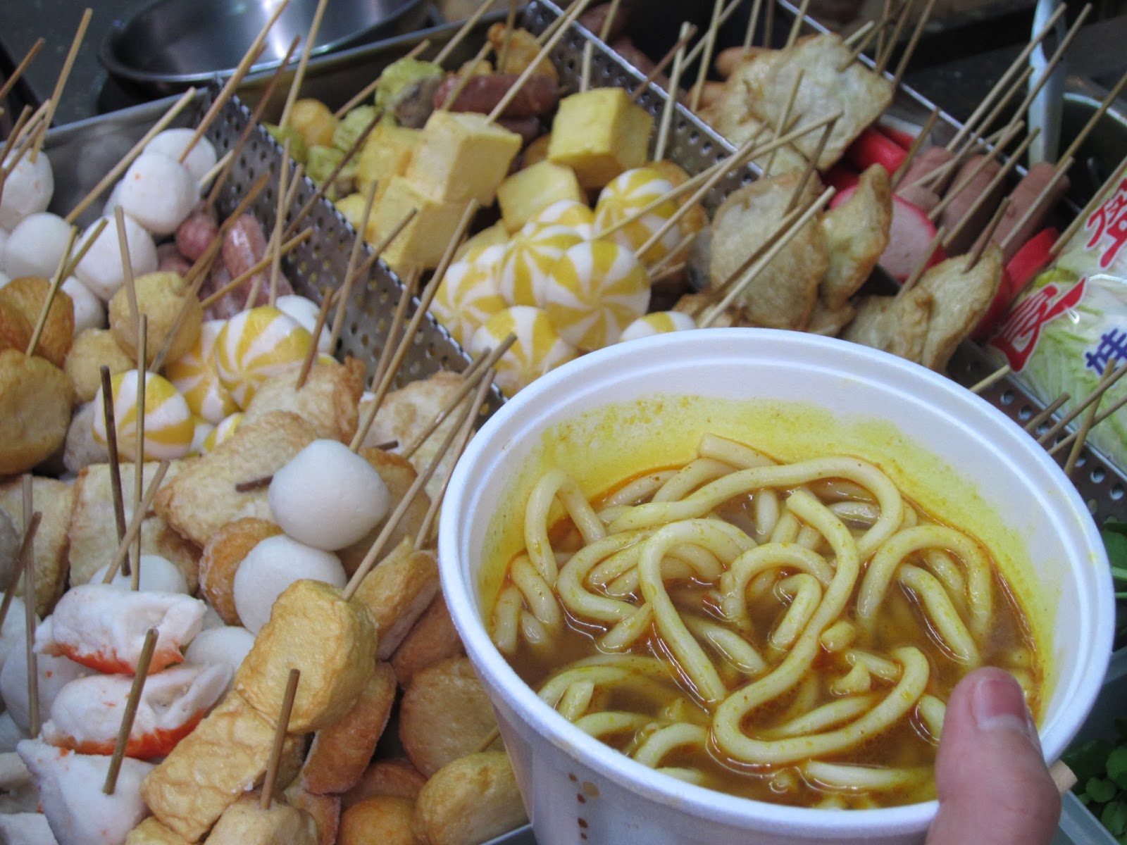 LoLo-Eatable: Curry Fish Ball - Popular Street Stall Dish in Macau