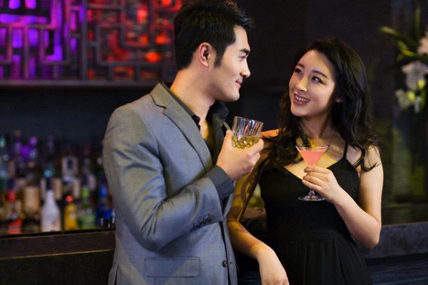 Từ nhà nghỉ với bạn trai đi ra bỗng gặp chị dâu, tôi bám theo mà sốc trước bí mật