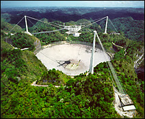 L'observatoire radioastronomique d'Arecibo, à Porto Rico. Document NAIC.