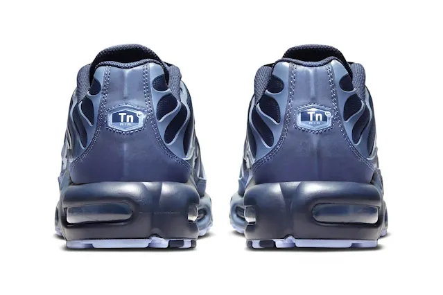 Nike Air Max Plus “Obsidian/Aluminum” Brings Cool Ocean Vibes for Fall