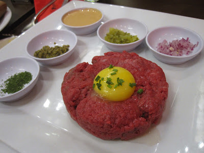 Hippopotamus, steak tartare