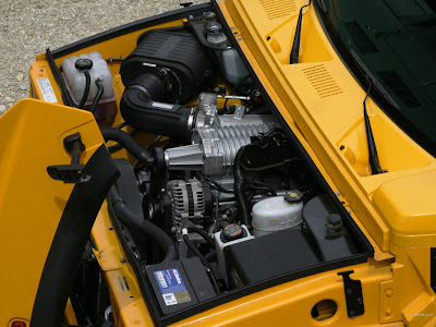 Hummer H2 engine view