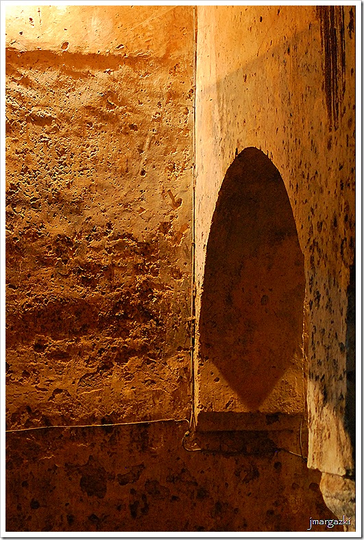 Aljibe del palacio de las Veletas.