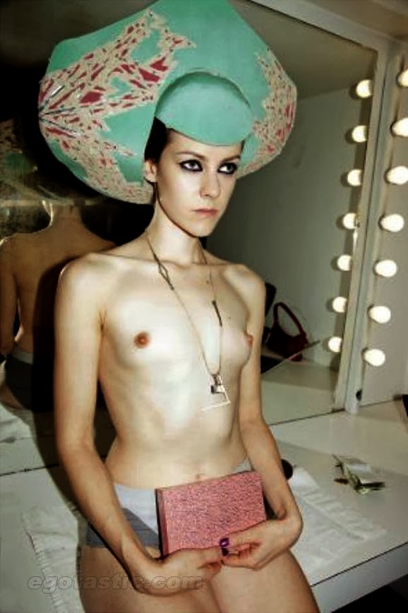 Celebrity Nude Century: Jena Malone ( Hunger Games: Catching Fire )