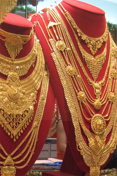 Gold Ornaments Designs For Marriage 5