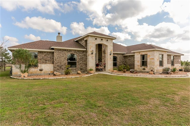 House Hunting-Texas Hill Country House- From My Front Porch To Yours