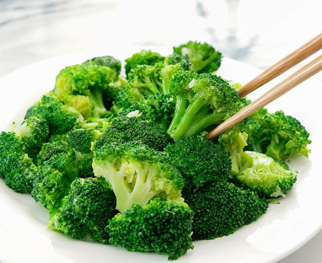 Sayur brokoli hijau