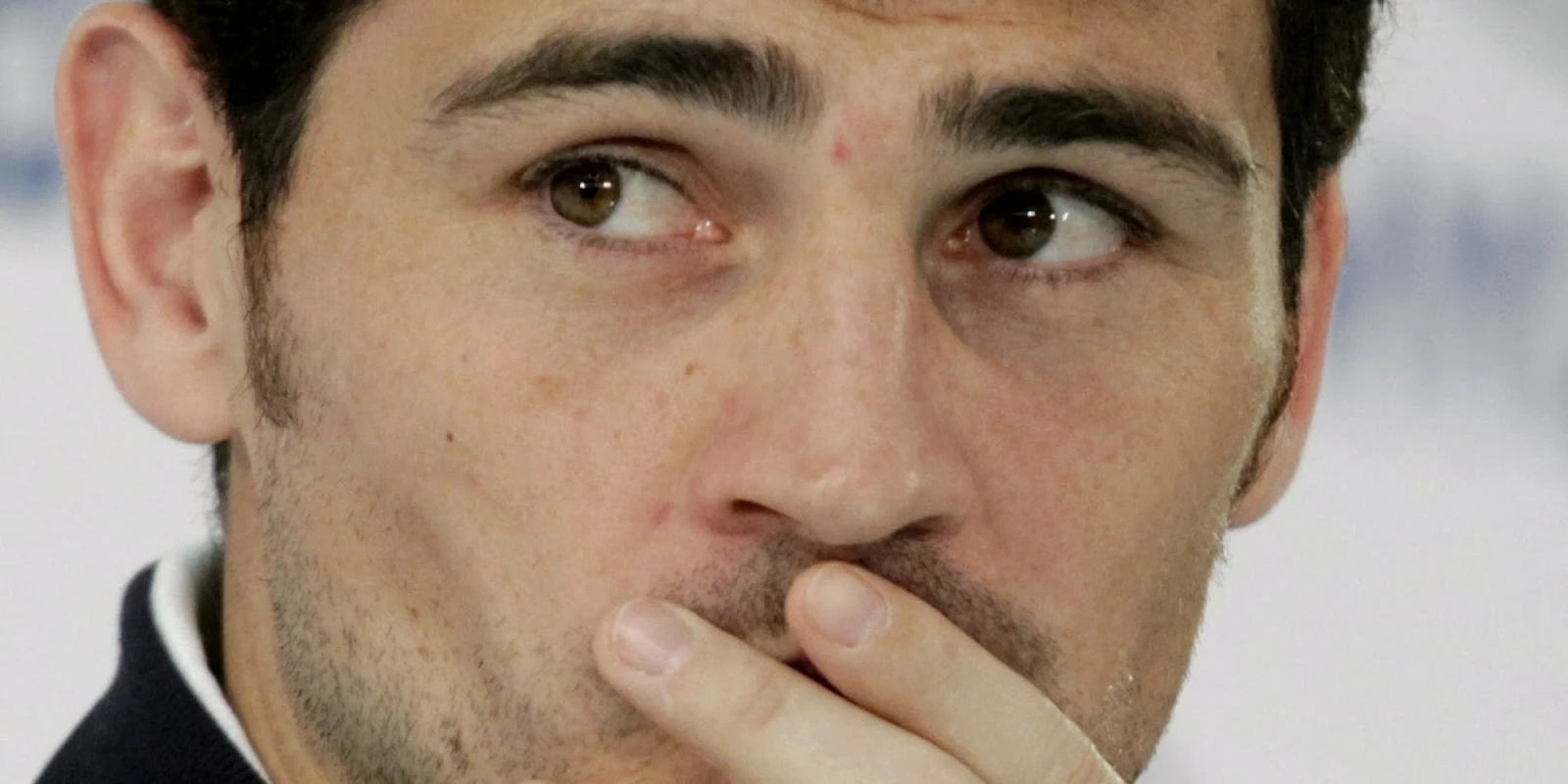 Iker pensando.