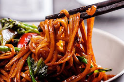 EASY VEGETABLE CHOW MEIN