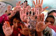 O Ramadã e as mãos pintadas de henna das meninas (ramad )