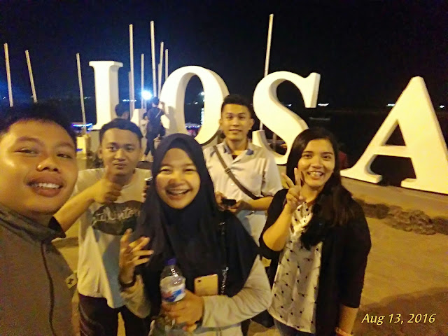 Chandra, Resty, Fadhiel , Wulan  Pantai Losari