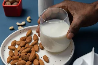 बादाम वाला दूध पीने के फ़ायदे | Benefits Of Almond Milk in Hindi