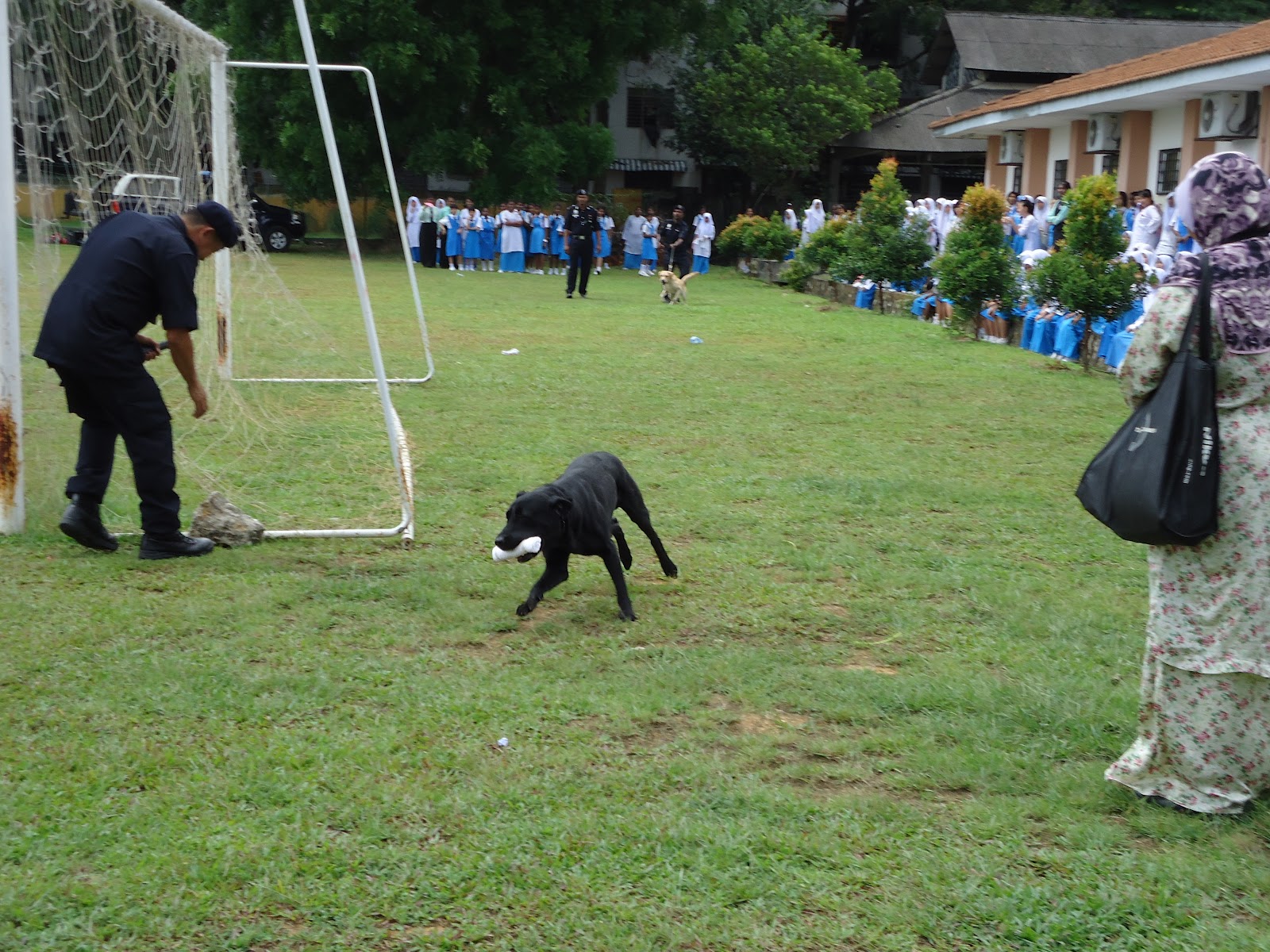 PPDa SMK PUCHONG PERDANA: Demontrasi Anjing Pengesan PDRM ...