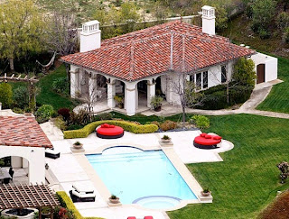 As you can see this was a famous young singer's home and also handsome, he is Justin Bieber. Justin Bieber's house belongs to the category of luxury houses, clean and also captivating in design. do you want a House like this Justin Bieber's?