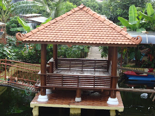 gambar gazebo dan kolam