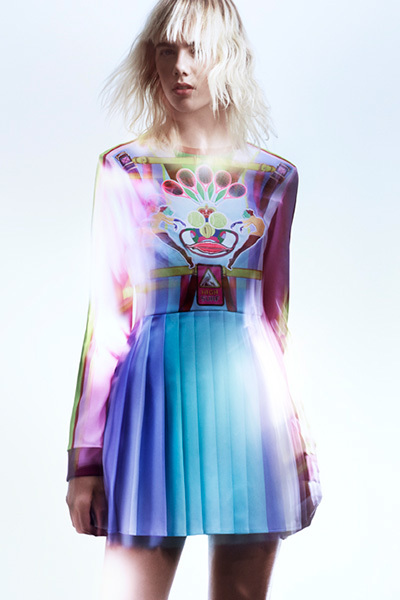 http://www.vestirdesentido.com/2015/07/mary-katrantzou-x-adidas-sportswear.html