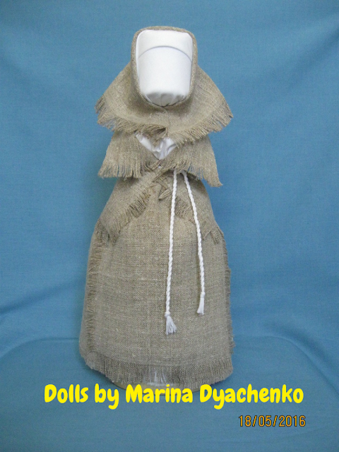 Dolls by Marina Dyachenko - авторська лялька за традиціями вузлової ляльки Середньої Наддніпрянщини, 2016 – текстиль (одяг ляльки – зі старовинного домотканого конопляного полотна); h-37.