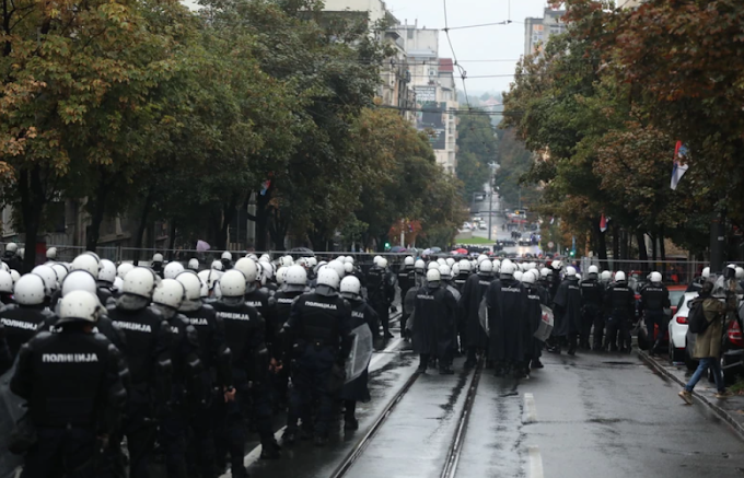 Belgrád a Pride után: 64 előállított, 10 sérült rendőr