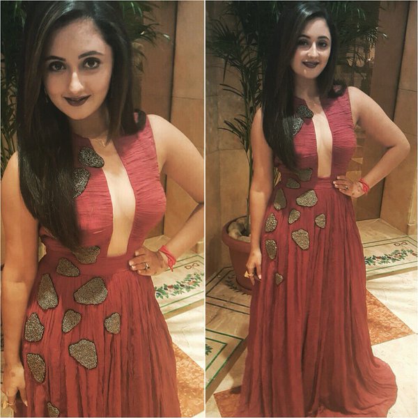 Rashmi Desai Hot Photoshoot shows her cleavage