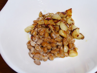 納豆にニンニクオリーブオイル(炒め) 納豆にニンニクオリーブオイル(炒め)
