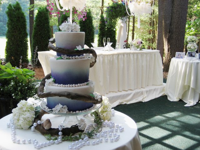 31 Purple Wedding This outdoor wedding cake brought together delicate 