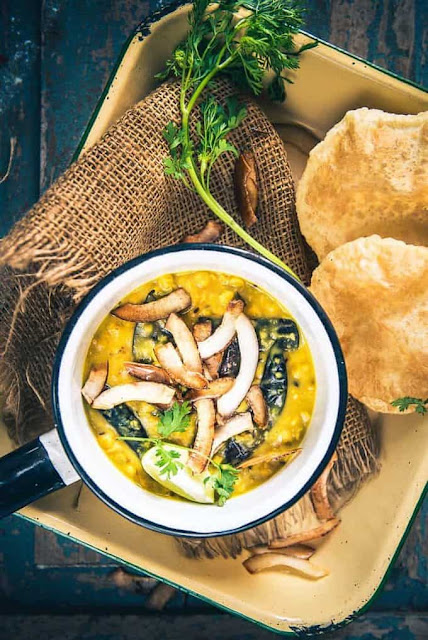 Luchi and Chola dal served