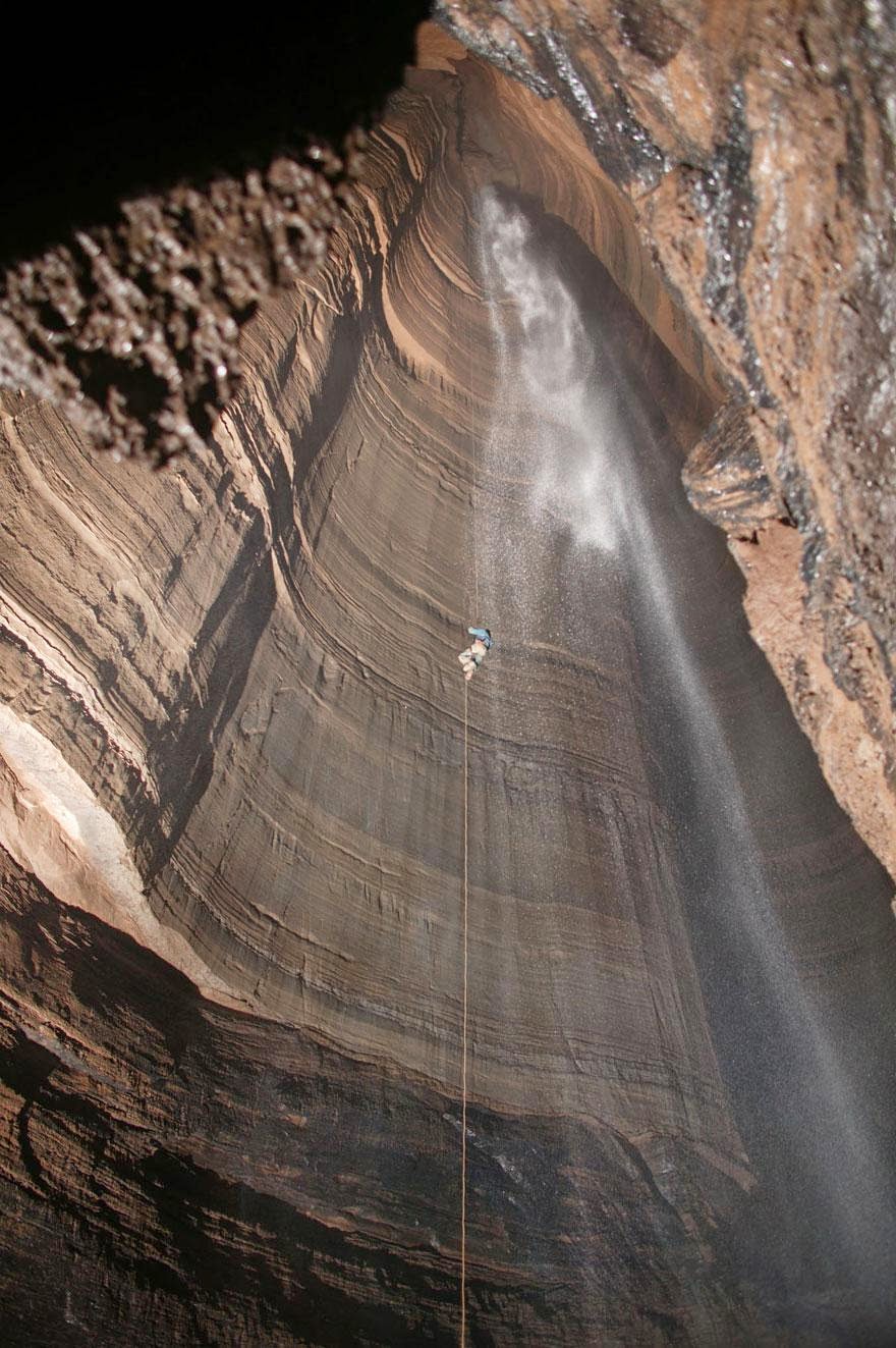 30 Death-Defying Photos That Will Make Your Heart Skip A Beat