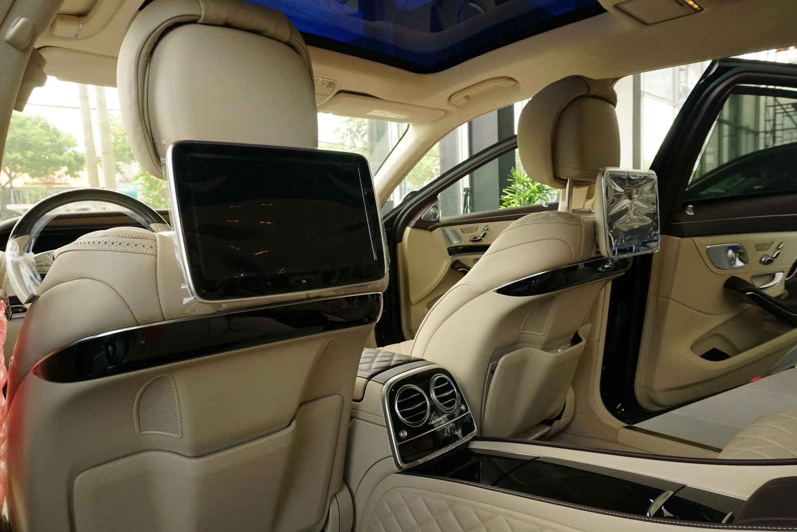 Mercedes Benz S600 Maybach