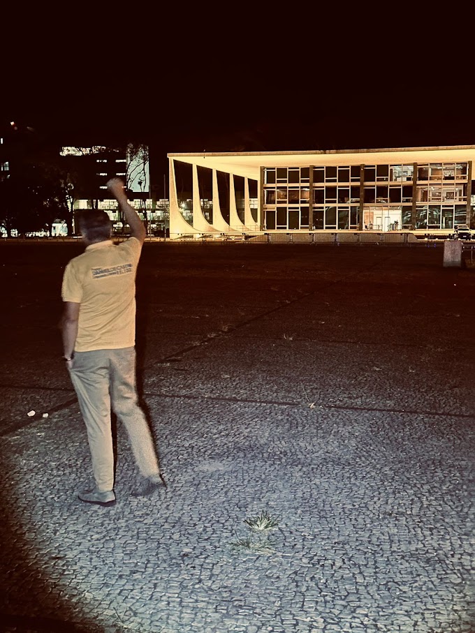 Orando pela Nação - Deputado Pastor Daniel de Castro lidera momento de reflexão na Praça dos Três Poderes 