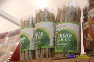 Malunggay bread sticks