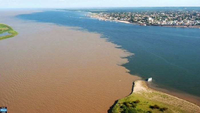 The confluence of the Rio Negro and Solimines rivers near the city of Manaus (Brazil)