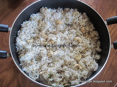 Cooked rice mixed with coconut