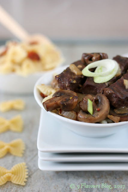 Heart Mini Steaks, Mushroom & Bourbon – Close Up View