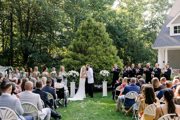 Backyard Summer Wedding in Edgewater, MD photographed by Maryland Wedding Photographer Heather Ryan Photography