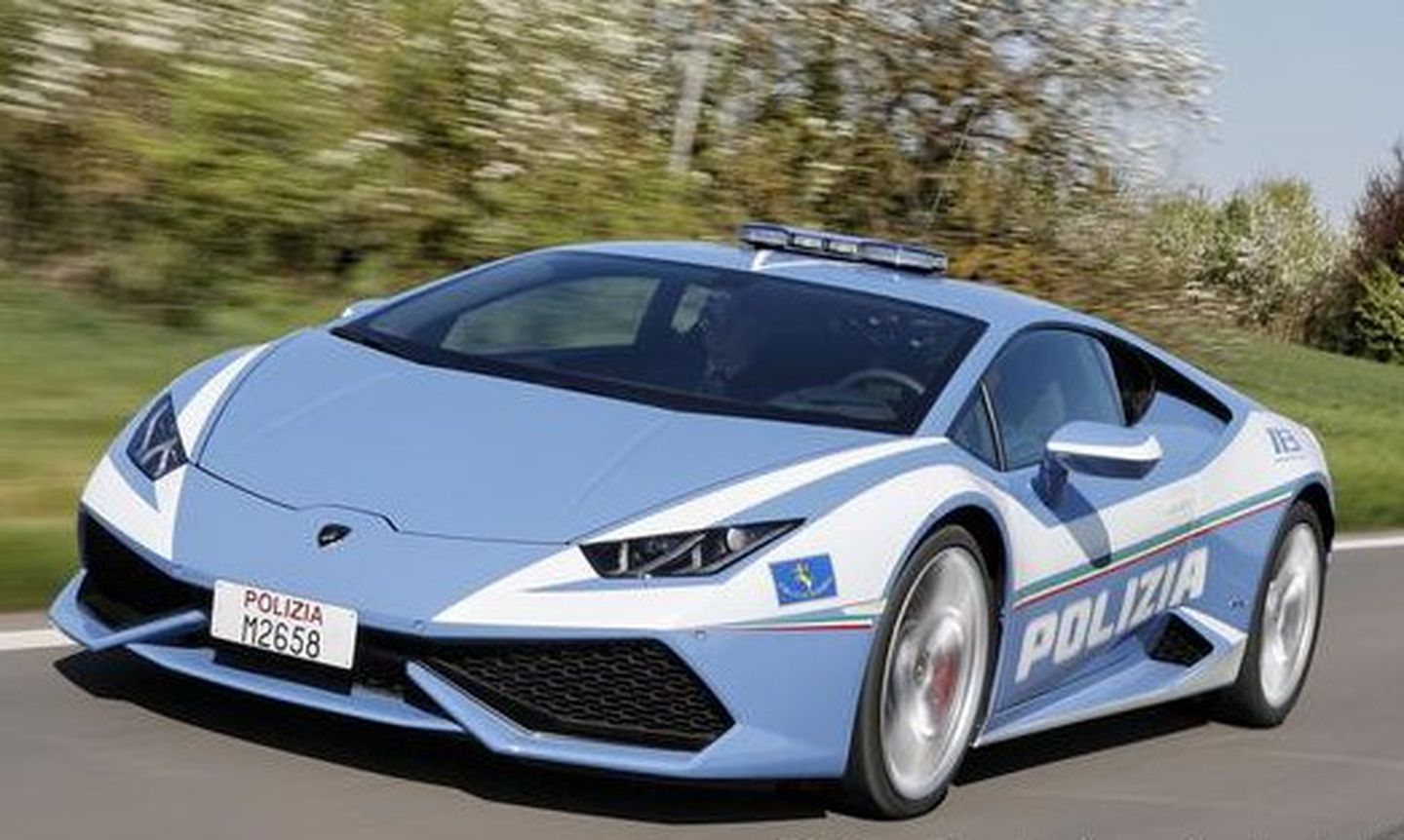 A más de 200 km/h: la Policía italiana llevó un riñón para trasplante en un Lamborghini Huracán