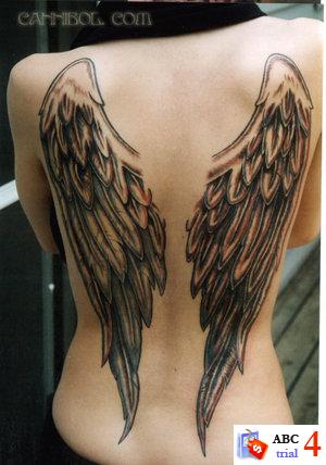 On his back, there are two angels draped over each shoulder blade. Beautiful 