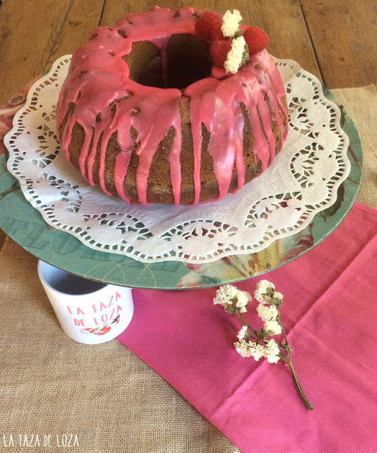 bundt-cake-de-limón-frambuesas-glaseado