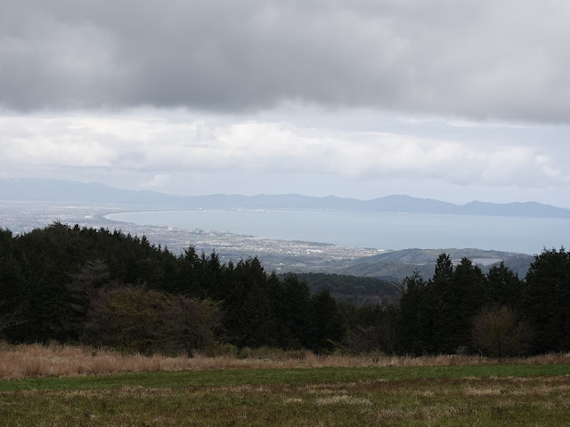 鳥取県西伯郡伯耆町丸山　牧草地　島根半島の眺望