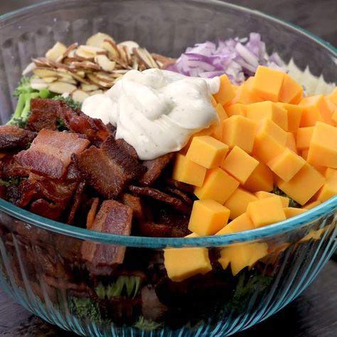 Low carb broccoli salad! It's full of bacon, cheddar, and almonds. The dressing is PERFECTION. #lowcarb #keto #bacon #recipes #summer