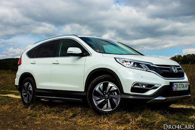 2015 Honda CR-V - side view and the 18” alloy wheels.