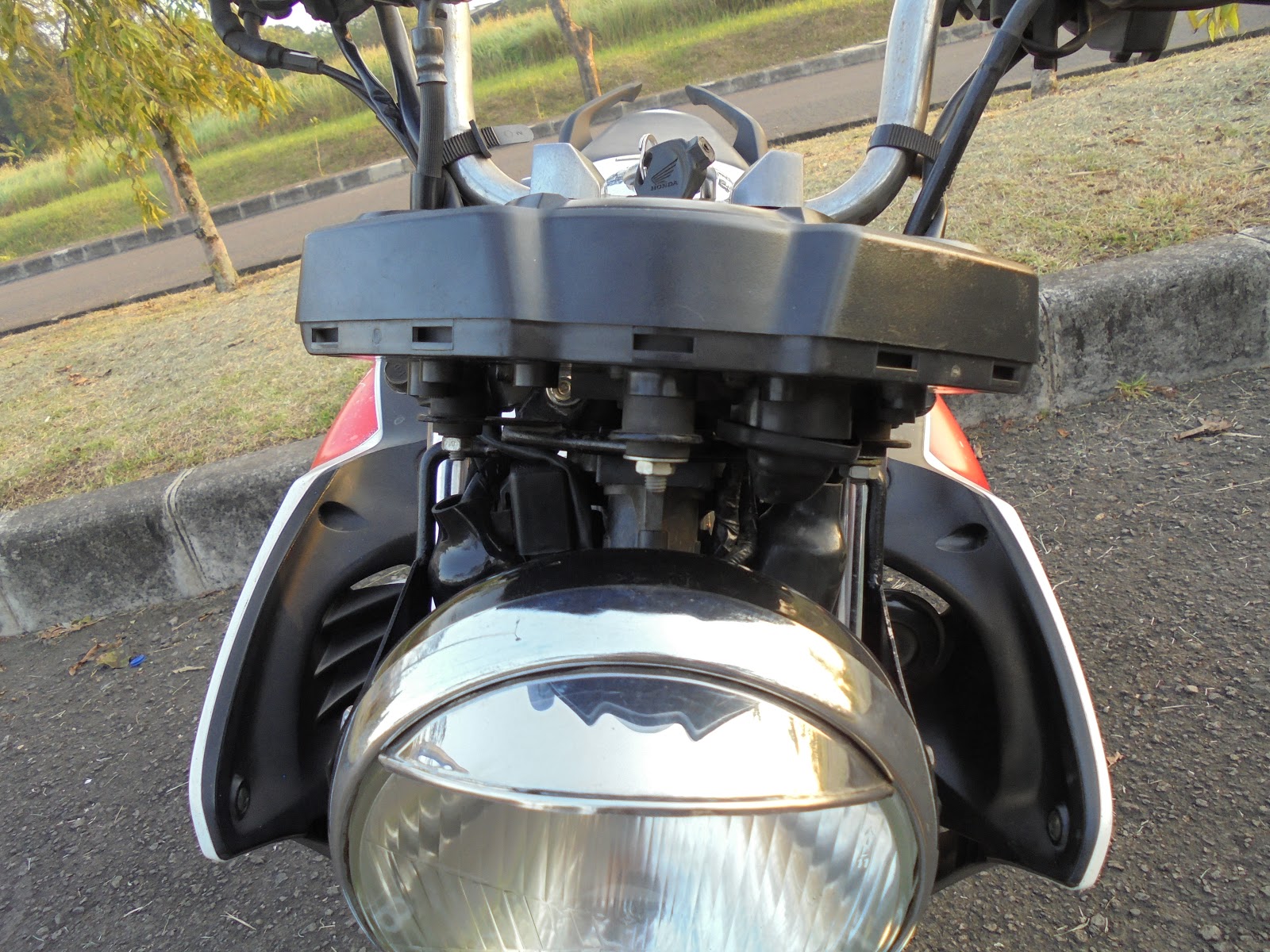 Bento Oto Blog Honda Old CB 150 R Modif Lampu Breket Pesek