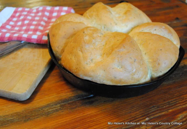 Herb Skillet Bread at Miz Helen's Country Cottage