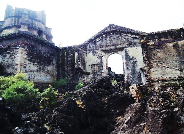 Ruinas del Templo de San Juan Parangaricutiro: Volcán Paricutín. Fotografía de Andrew Carhartt