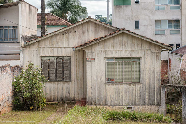 Casa de madeira na Rua Tapajós