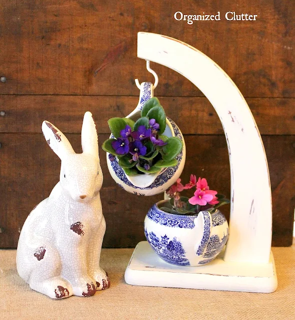 Banana Stand Spring Floral Vignette #thriftshopmakeovers #africanviolets #bluewillow #bananastand #spring #Easter