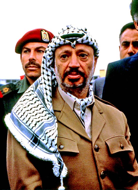 França abre investigação sobre morte de Yasser Arafat