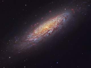 Hubble Menemukan Galaksi  Kesepian TVSoax